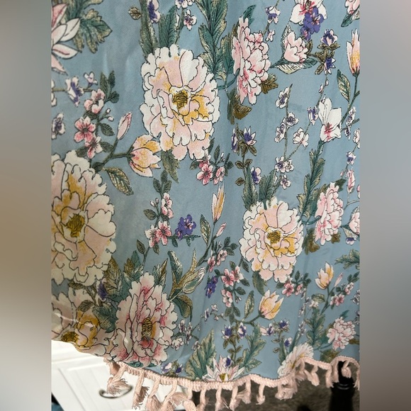5/$25 Wild Flower light blue summer shawl with pink tassel fringe OS by g - Picture 3 of 6